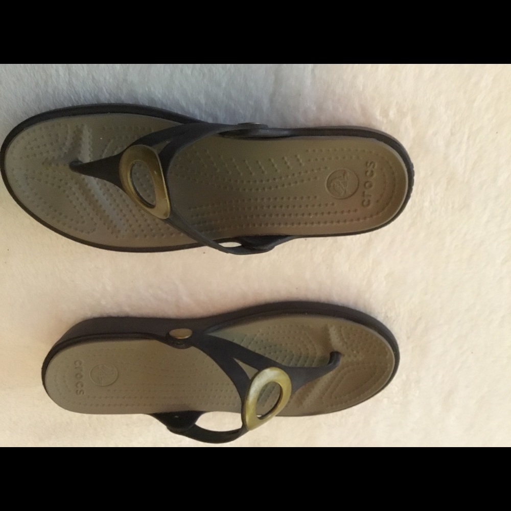 Crocs Sanrah Circle Wedge Flip Flop